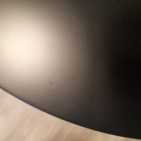 Вот один скол закрашенный возле края столешницы